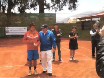 Patricio Gómez en una premiación del club de tenis de La Ligua